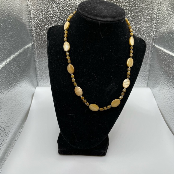 NWOT beautiful Multi-tier Necklace - Picture 1 of 2